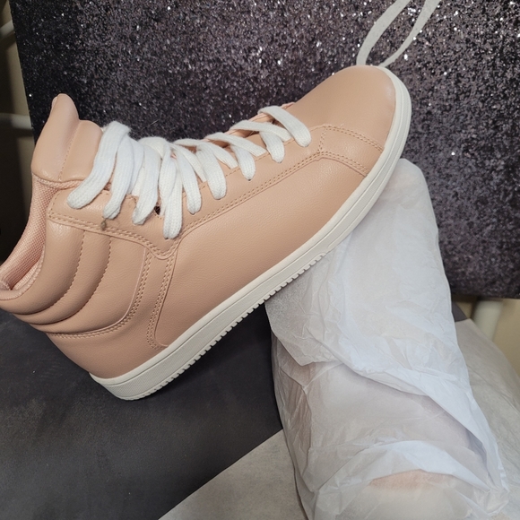 Pink running shoes - Picture 2 of 4